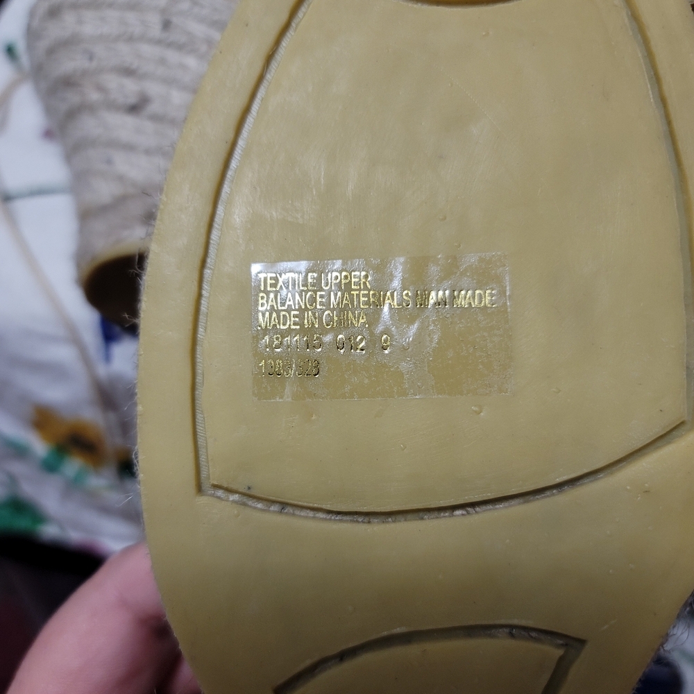 NWOT. Colin Stuart Wedge Shoes. Size 9. (793) - Picture 7 of 8